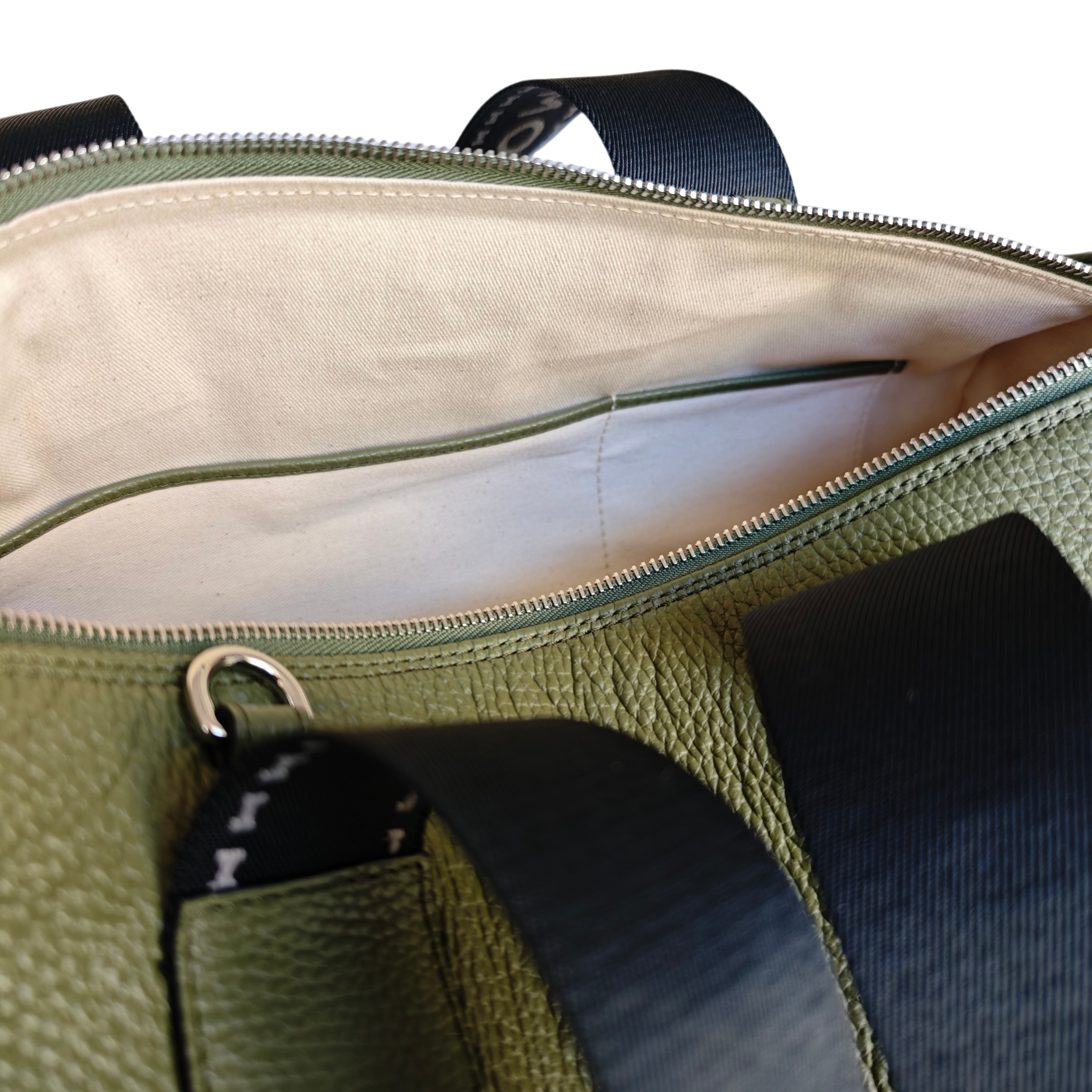 Borsa Nora Medium Cargo military green Molteni Milano con tasca interna sdoppiata in pelle, dettaglio organizzazione interna