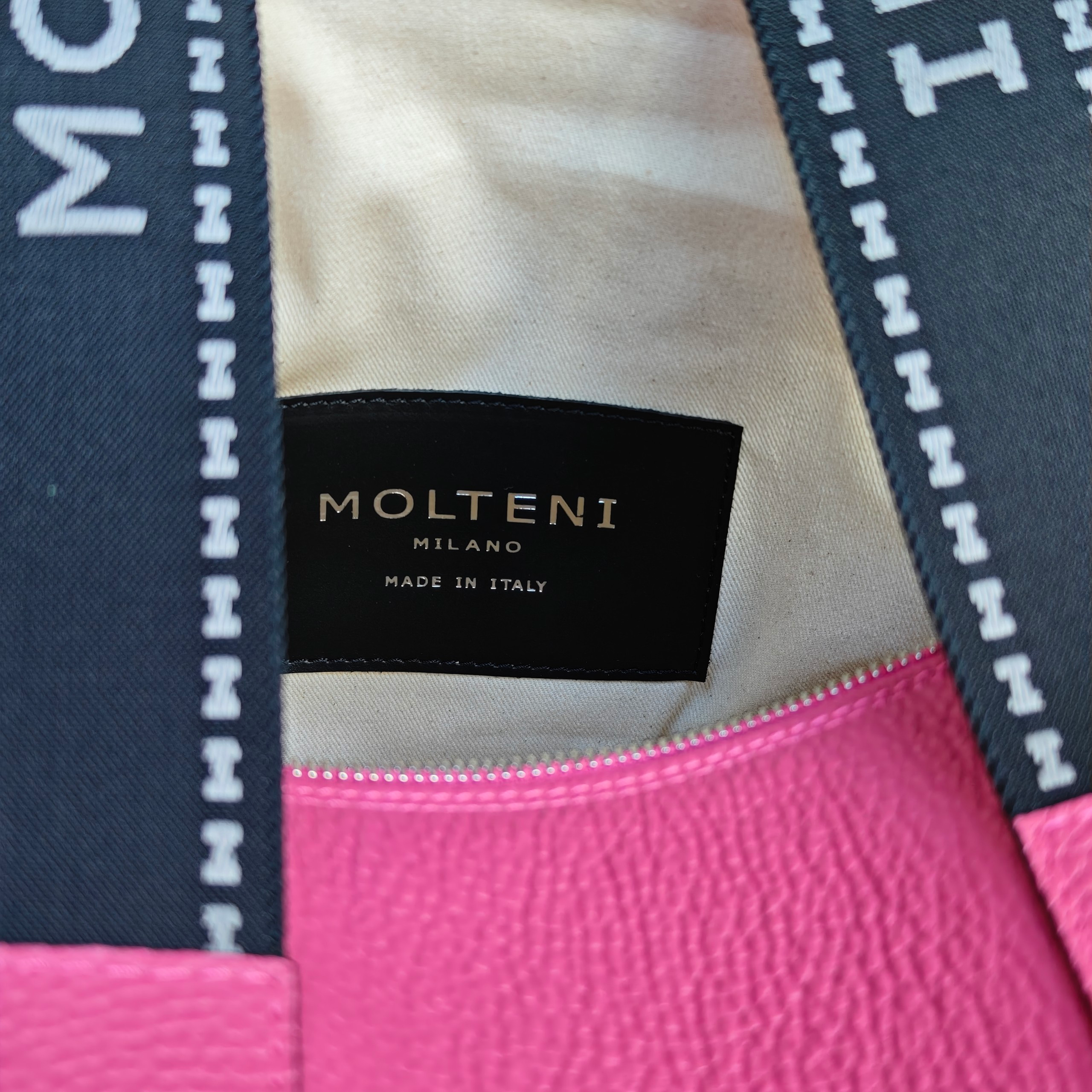Borsa Nora Medium Cargo pink Molteni Milano con dettaglio label interna Made in Italy in pelle