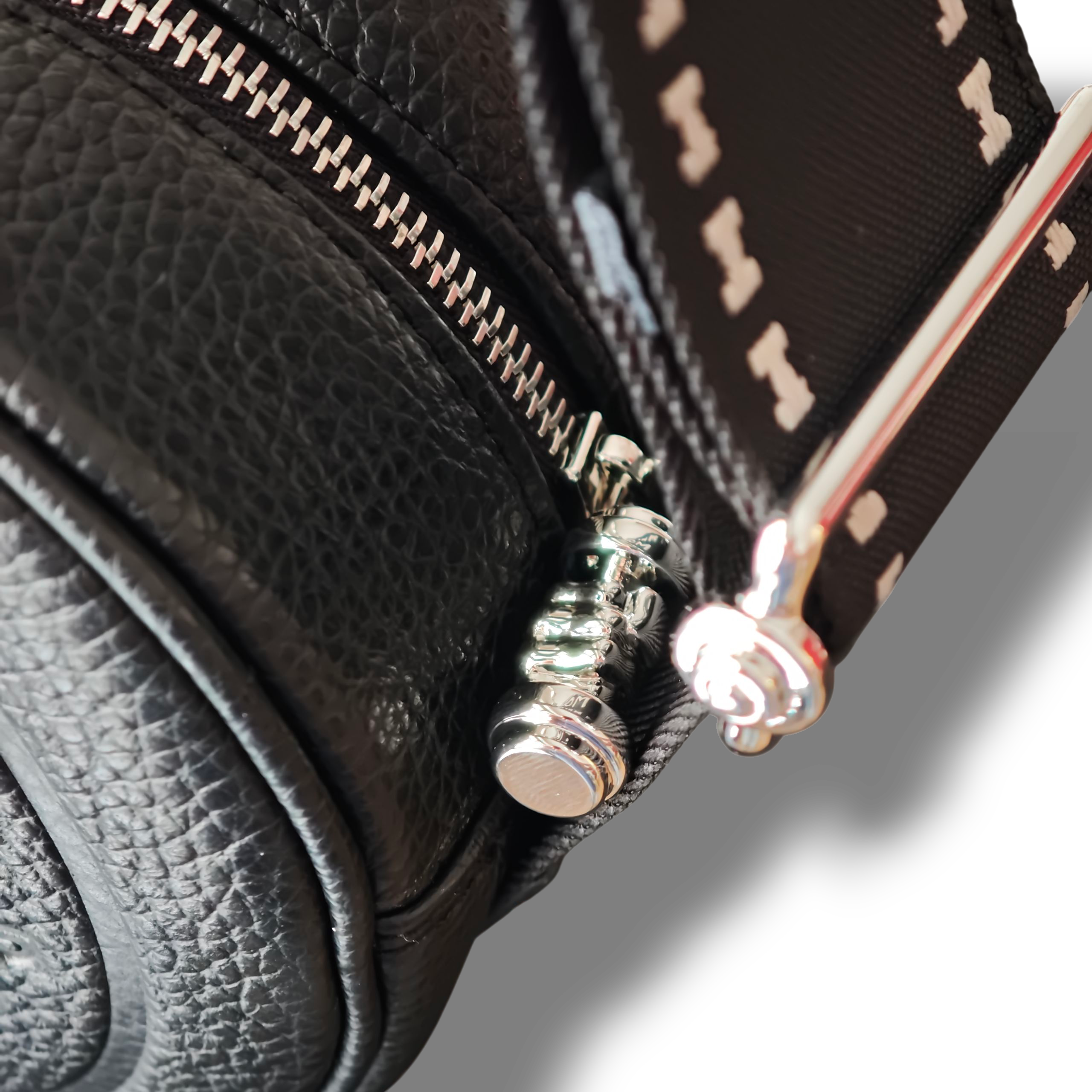 Vista chiusura zip modello ELEO small nera