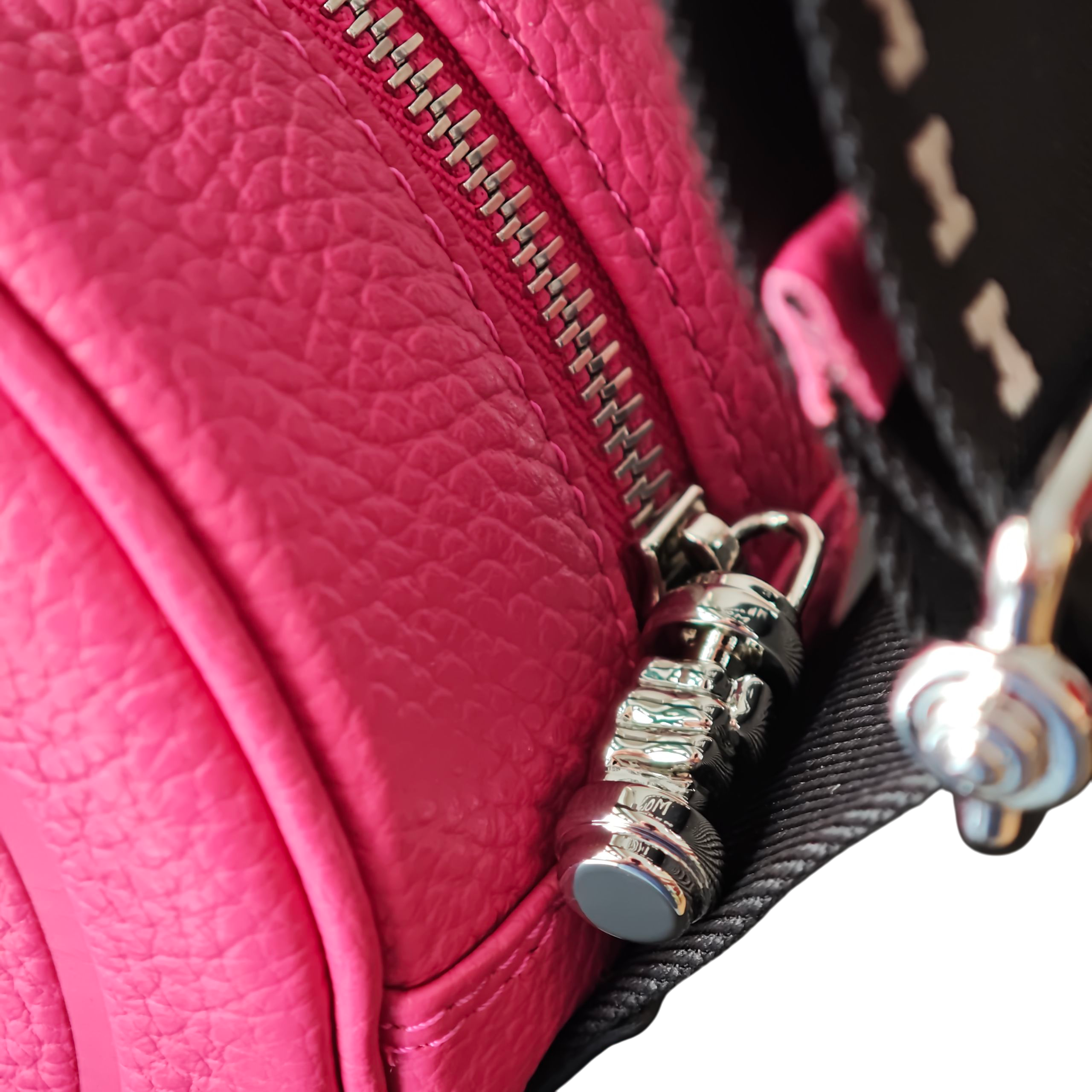 Vista chiusura zip modello ELEO small fucsia