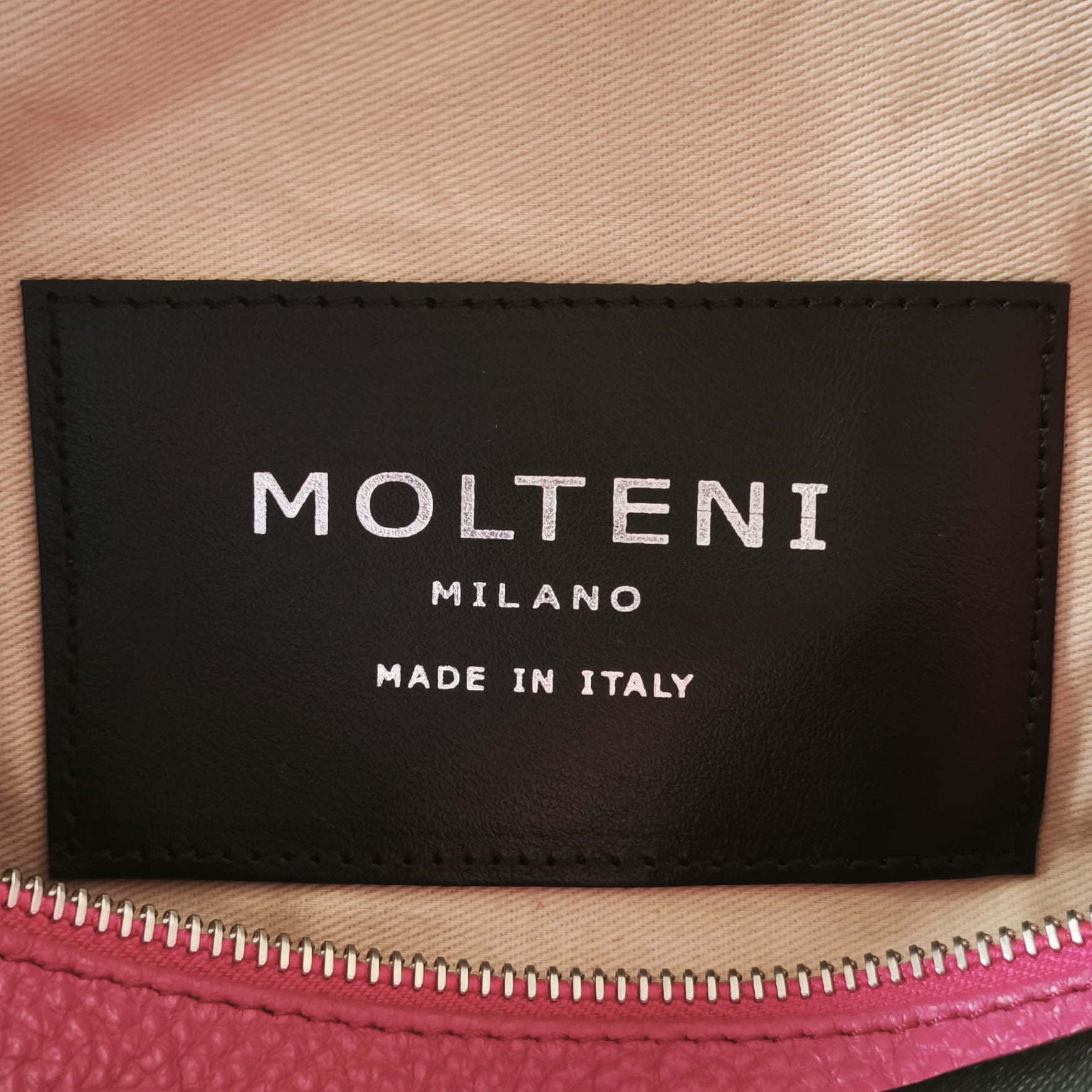 Targhetta interna MOLTENI MILANO su NORA small pink